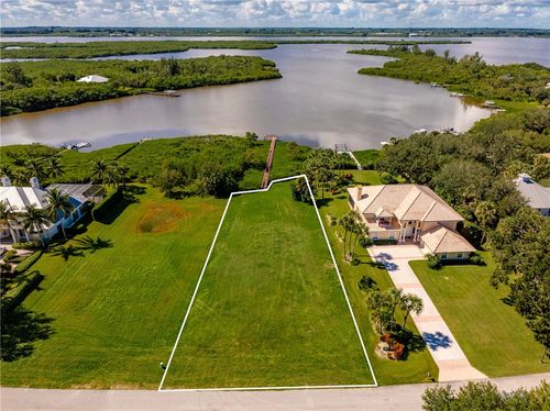 8615 Seacrest Dr, Vero Beach, FL, 32963-9605 | Card Image