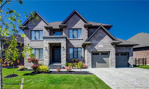 47 Pioneer Ridge Dr, Kitchener, ON, N2P0G6 | Card Image