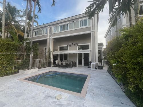 3915-3915 Ne 168th St, North Miami Beach, FL, 33160-3524 | Card Image