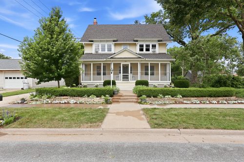 418 W Davenport St, Eldridge, IA, 52748-1139 | Card Image