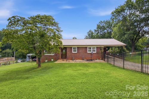 1082 Maple St, Granite Falls, NC, 28630-9212 | Card Image