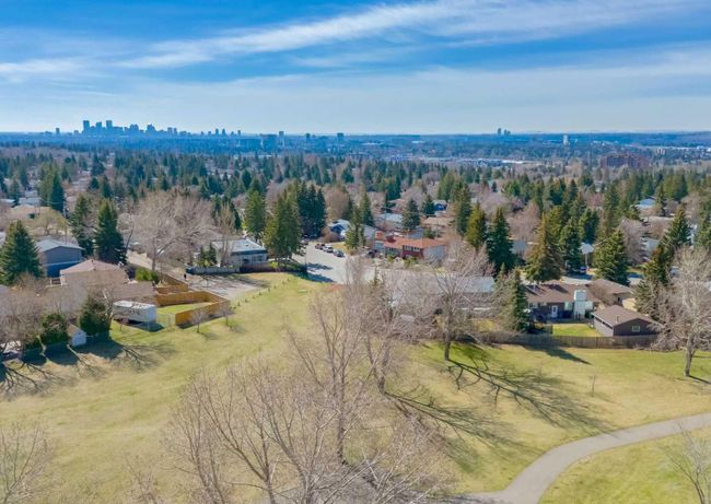 203 Dalhurst Way Nw, Home with 4 bedrooms, 1 bathrooms and 5 parking in Calgary AB | Image 36
