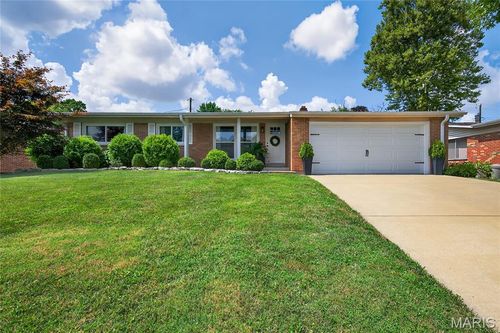 2509 Fair Oaks Dr, Saint Charles, MO, 63301-1304 | Card Image