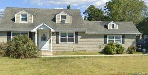 95 Carlls Path, North Babylon, NY, 11703-1728 | Card Image