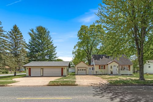308 20th Ave W, Menomonie, WI, 54751-3811 | Card Image