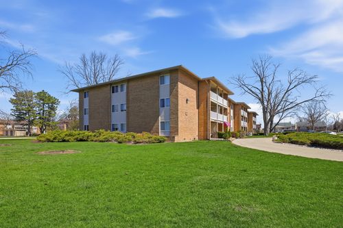 303-960 Beau Dr, Des Plaines, IL, 60016-5850 | Card Image