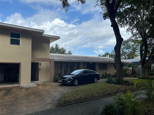 525 Ne 58th St, Miami, FL, 33137-2630 | Card Image