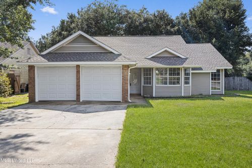 92 Hunter Dr, Ocean Springs, MS, 39564-5651 | Card Image