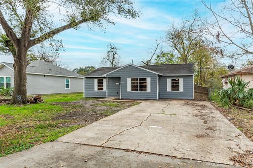 4830 Brinkley St, Houston, TX, 77033-3806 | Card Image
