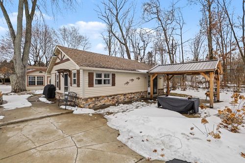 50389 E Lake Shore Dr, Dowagiac, MI, 49047-8767 | Card Image