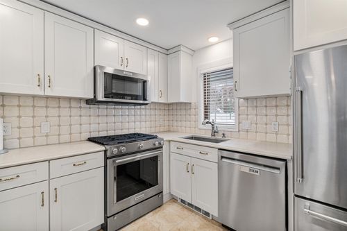 2a-60 Village Green Dr, Stowe, VT, 05672-5465 | Card Image