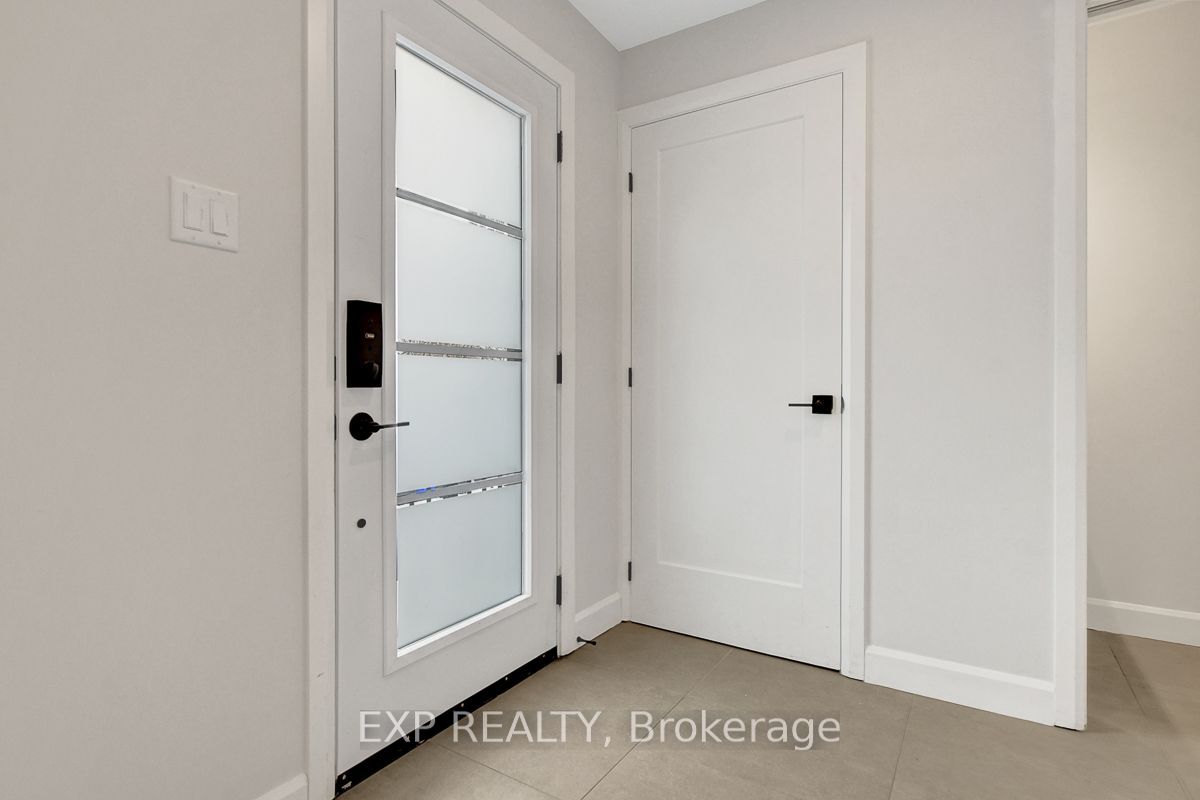 Residential Lease in Carlingwood - Westboro and Area 4