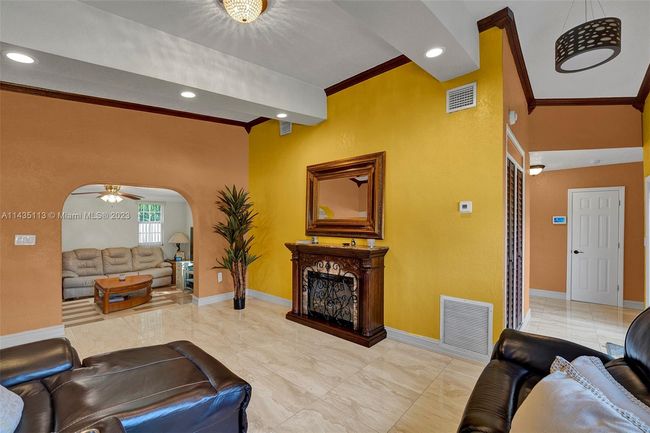 2021 Nw 185 Th Ter, House other with 3 bedrooms, 2 bathrooms and null parking in Miami Gardens FL | Image 7