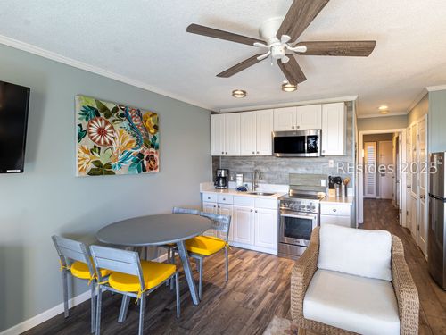 c131-40 Folly Field Rd, Hilton Head Island, SC, 29928-6883 | Card Image