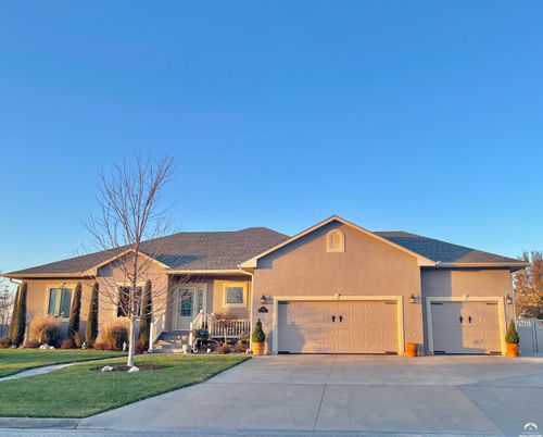 216 Kisiwa Village Rd, Hutchinson, KS, 67502-4502 | Card Image