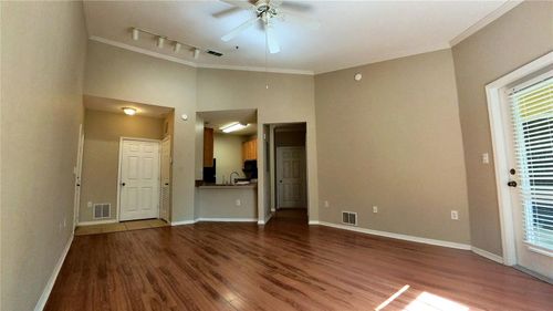 304-10017 Courtney Palms Blvd, TAMPA, FL, 33619-8517 | Card Image