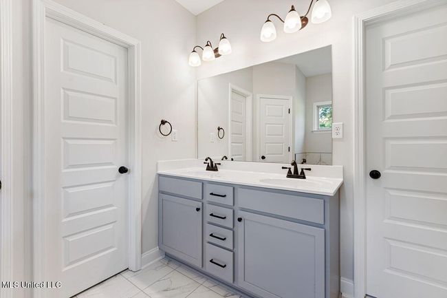 Master Bathroom Vanity | Image 12