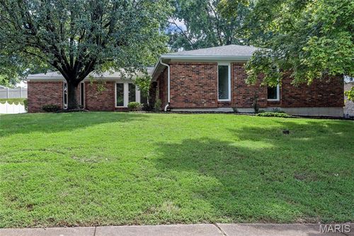 342 Clayton Trails Dr, Ellisville, MO, 63011-2057 | Card Image