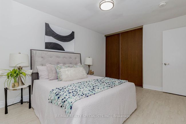 39 Seaborn Rd, House attached with 5 bedrooms, 2 bathrooms and 4 parking in Brampton ON | Image 13