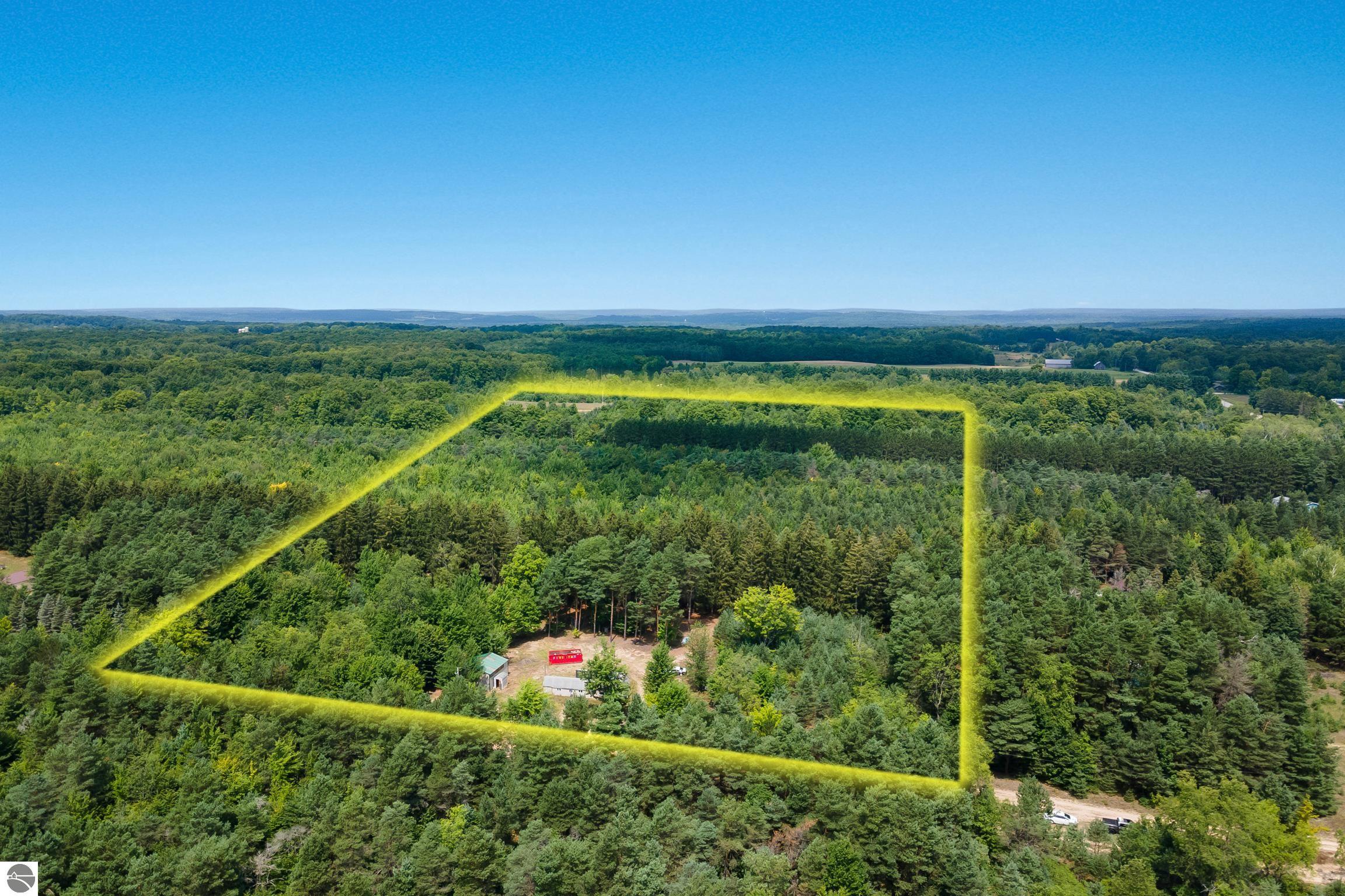 Willis Rd, Benzonia, MI 49616