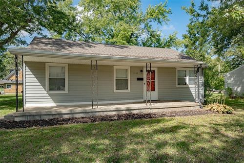 1032 N Sycamore St, Ottawa, KS, 66067-1641 | Card Image