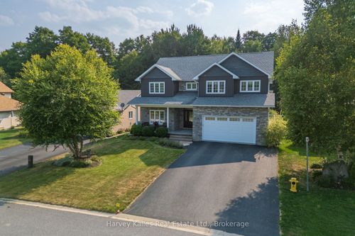 36 Homestead Lane, Huntsville, ON, P1H2N8 | Card Image