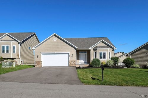 105 Austin Meadows Dr S, Manlius, NY, 13104-3405 | Card Image