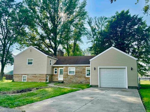 106 Winding Dr, Alexandria, IN, 46001-1253 | Card Image