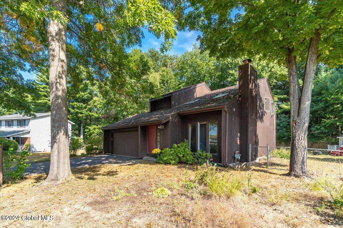Woodridge Ct, Albany, NY 12203