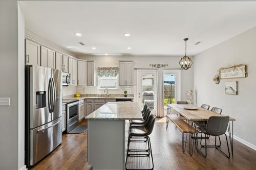 629 Whirlaway Dr, Burns, TN, 37029-5114 | Card Image