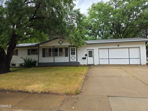 1077 4th Avenue E, Dickinson, ND, 58601 | Card Image
