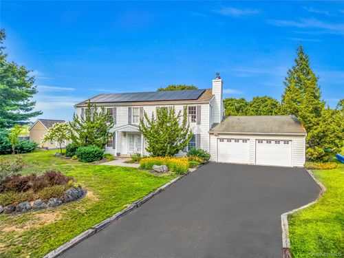 8 High Meadow Ln, Riverhead, NY, 11901-5033 | Card Image