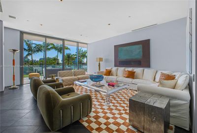 502 - 800 S Pointe Dr, Condo with 3 bedrooms, 3 bathrooms and null parking in Miami Beach FL | Image 2