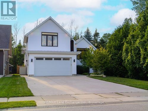 72 Ottawa Ave, Southampton, ON, N0H2L0 | Card Image