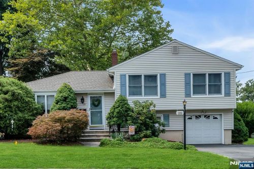 10 Overlook Avenue, Emerson, NJ, 07630 | Card Image