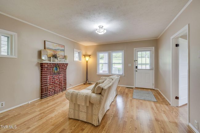 living room | Image 7
