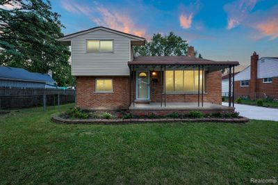 32415 Maplewood Street, Home with 3 bedrooms, 2 bathrooms and null parking in Garden City MI | Image 2