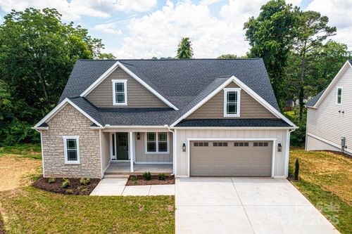 2-2113 6th St Nw, Hickory, NC, 28601-1703 | Card Image
