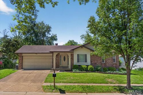 1421 Nancy Lee Dr, Saint Louis, MO, 63146-4329 | Card Image