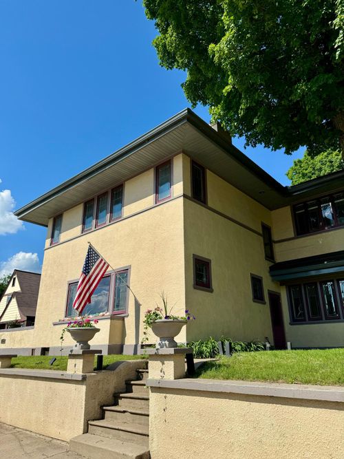 222 S Main St, Fountain City, WI, 54629-8713 | Card Image