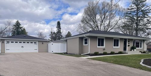 814 E Chicago Street, Whitewater, WI, 53190 | Card Image