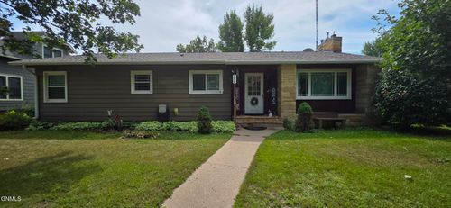 359 3rd St Nw, Valley City, ND, 58072-2917 | Card Image