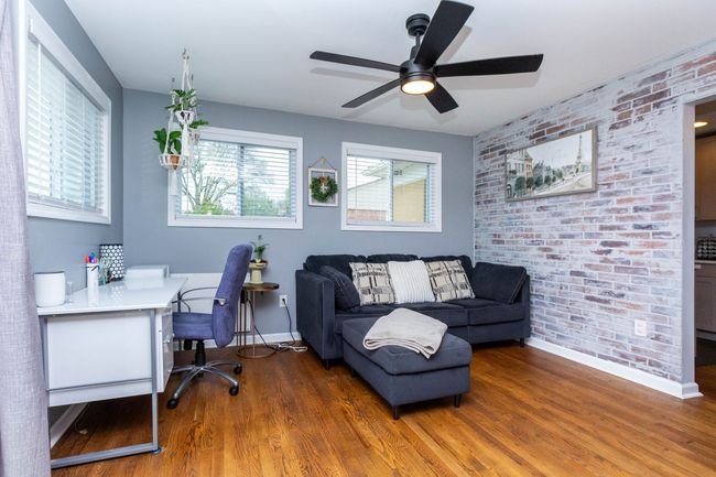 family room | Image 18