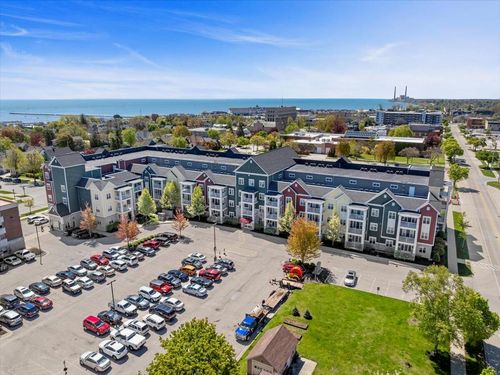832 N 6th St, SHEBOYGAN, WI, 53081-4197 | Card Image