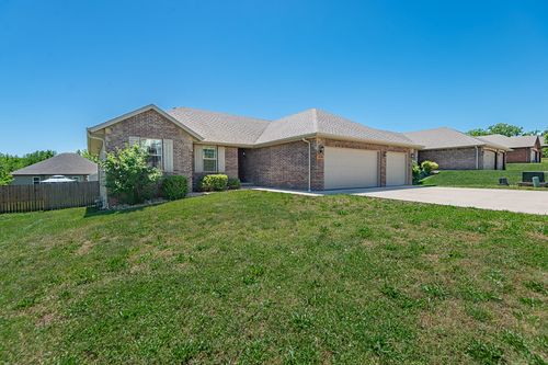 1070 E Lakota St, Nixa, MO, 65714-7555 | Card Image