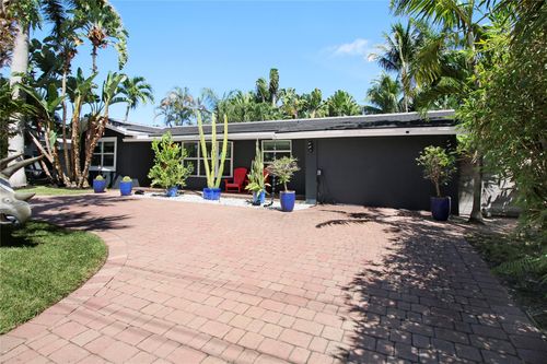2016 Ne 22nd St, Wilton Manors, FL, 33305-1539 | Card Image