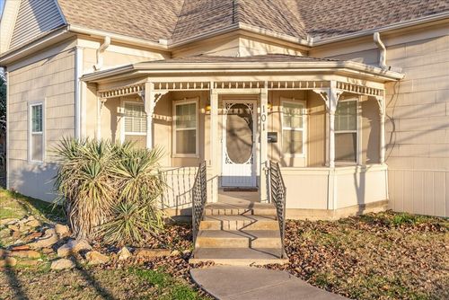 101 N 7th St, Krum, TX, 76249-9520 | Card Image