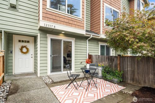 12317 10th Pl Ne, Seattle, WA, 98125-4832 | Card Image