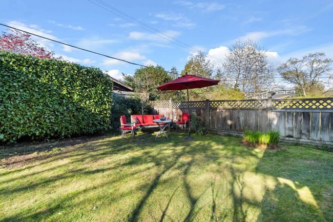 1128 Maplewood Crescent, House other with 3 bedrooms, 2 bathrooms and 2 parking in North Vancouver BC | Image 33