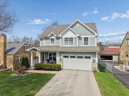 811 Michigan St, Wheaton, IL, 60187-5616 | Card Image